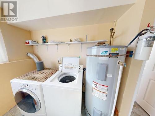 3949 Selkirk Ave, Powell River, BC - Indoor Photo Showing Laundry Room