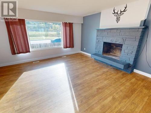 3949 Selkirk Ave, Powell River, BC - Indoor Photo Showing Living Room With Fireplace