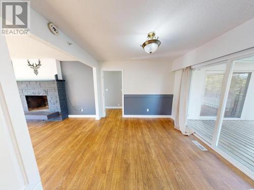 3949 Selkirk Ave, Powell River, BC - Indoor With Fireplace