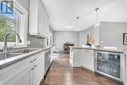 3269 Oak Street, Innisfil, ON - Indoor Photo Showing Kitchen With Double Sink With Upgraded Kitchen