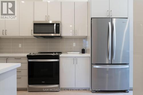 1982 Barber House Lane, Mississauga (Central Erin Mills), ON - Indoor Photo Showing Kitchen With Stainless Steel Kitchen With Upgraded Kitchen