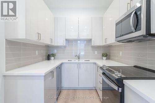 1982 Barber House Lane, Mississauga (Central Erin Mills), ON - Indoor Photo Showing Kitchen With Stainless Steel Kitchen With Double Sink With Upgraded Kitchen