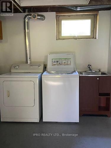 60 Theodore Drive, Mississauga (Streetsville), ON - Indoor Photo Showing Laundry Room