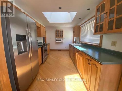 60 Theodore Drive, Mississauga, ON - Indoor Photo Showing Kitchen