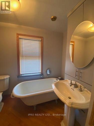 60 Theodore Drive, Mississauga (Streetsville), ON - Indoor Photo Showing Bathroom