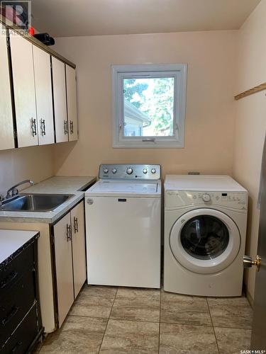 44 Campbell Place, Clavet, SK - Indoor Photo Showing Laundry Room