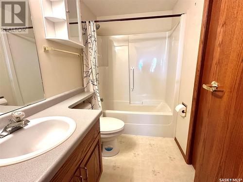 303 62 24Th Street, Battleford, SK - Indoor Photo Showing Bathroom