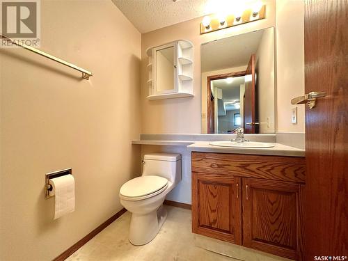 303 62 24Th Street, Battleford, SK - Indoor Photo Showing Bathroom