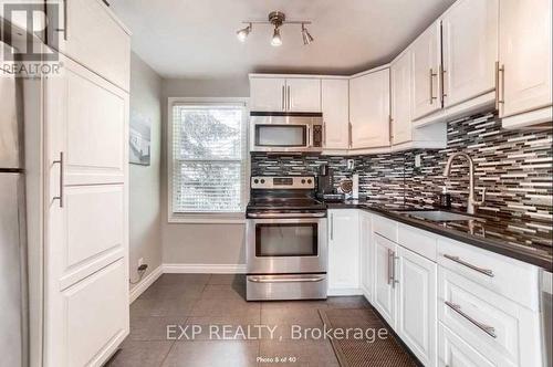 290 Pine Street, Milton (Old Milton), ON - Indoor Photo Showing Kitchen With Upgraded Kitchen