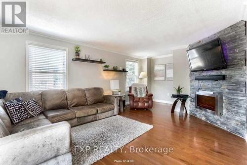 290 Pine Street, Milton (Old Milton), ON - Indoor Photo Showing Living Room