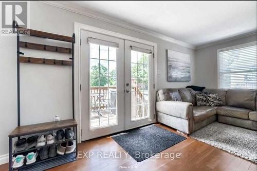 290 Pine Street, Milton (Old Milton), ON - Indoor Photo Showing Living Room