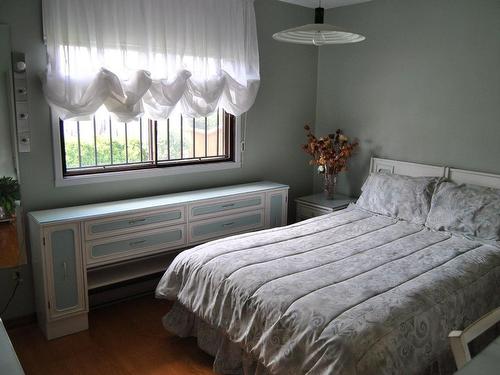 Chambre Ã Â coucher - 8970 Rue Belcourt, Montréal (Saint-Léonard), QC - Indoor Photo Showing Bedroom