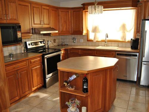 Kitchen - 8970 Rue Belcourt, Montréal (Saint-Léonard), QC - Indoor Photo Showing Kitchen