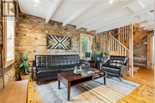 1418 Stittsville Main Street, Stittsville, ON - Indoor Photo Showing Living Room