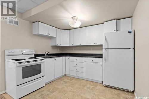 1320 Elliott Street, Saskatoon, SK - Indoor Photo Showing Kitchen