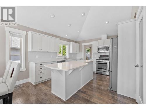 5169 South Ridge Drive, Kelowna, BC - Indoor Photo Showing Kitchen With Upgraded Kitchen