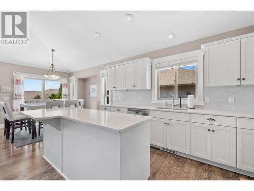 5169 South Ridge Drive, Kelowna, BC - Indoor Photo Showing Kitchen With Upgraded Kitchen