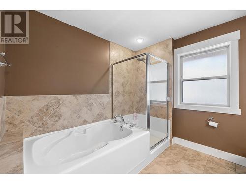 5169 South Ridge Drive, Kelowna, BC - Indoor Photo Showing Bathroom