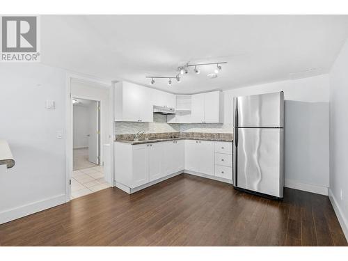 5169 South Ridge Drive, Kelowna, BC - Indoor Photo Showing Kitchen