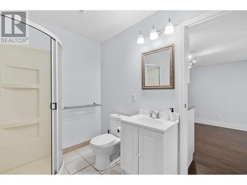 5169 South Ridge Drive, Kelowna, BC - Indoor Photo Showing Bathroom