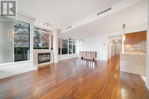 100 9 Smithe Mews, Vancouver, BC - Indoor Photo Showing Other Room With Fireplace