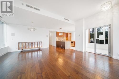 100 9 Smithe Mews, Vancouver, BC - Indoor Photo Showing Other Room