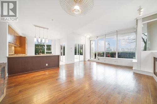 100 9 Smithe Mews, Vancouver, BC - Indoor With Fireplace