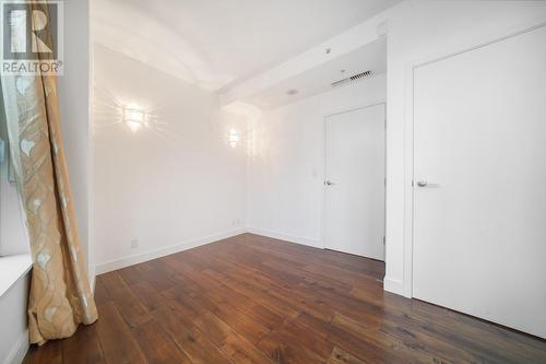 100 9 Smithe Mews, Vancouver, BC - Indoor Photo Showing Other Room