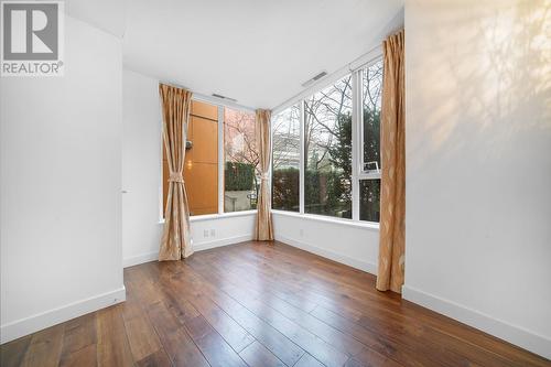 100 9 Smithe Mews, Vancouver, BC - Indoor Photo Showing Other Room