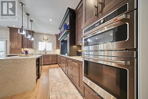 43 Harry Lee Crescent, Clarington (Bowmanville), ON - Indoor Photo Showing Kitchen With Upgraded Kitchen