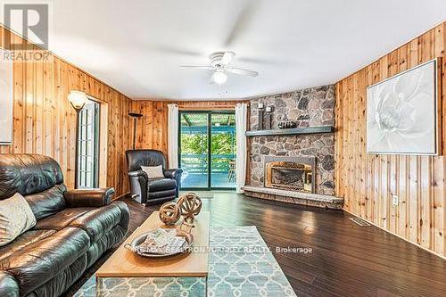 18846 Leslie Street, East Gwillimbury, ON - Indoor Photo Showing Living Room With Fireplace