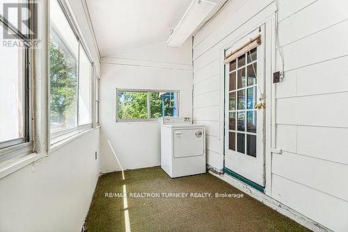 18846 Leslie Street, East Gwillimbury, ON - Indoor Photo Showing Laundry Room