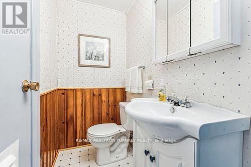 18846 Leslie Street, East Gwillimbury, ON - Indoor Photo Showing Bathroom