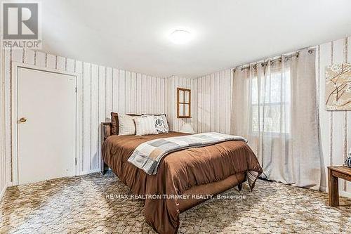 18846 Leslie Street, East Gwillimbury, ON - Indoor Photo Showing Bedroom