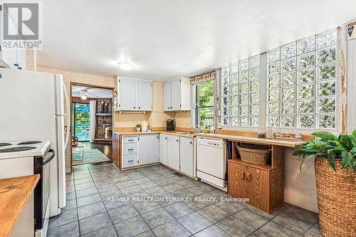 18846 Leslie Street, East Gwillimbury, ON - Indoor Photo Showing Kitchen With Double Sink