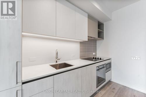 1003 - 7890 Jane Street, Vaughan (Vaughan Corporate Centre), ON - Indoor Photo Showing Kitchen With Upgraded Kitchen