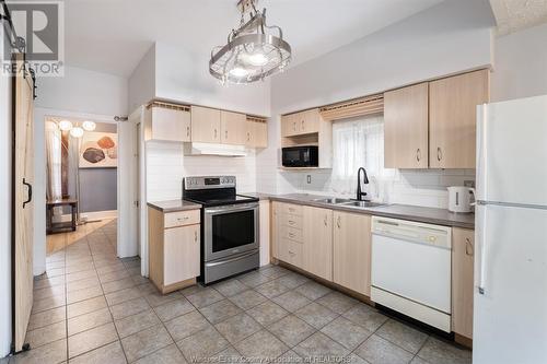 1485 Gladstone Avenue, Windsor, ON - Indoor Photo Showing Kitchen With Double Sink