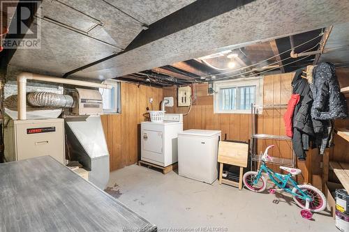 1485 Gladstone Avenue, Windsor, ON - Indoor Photo Showing Laundry Room