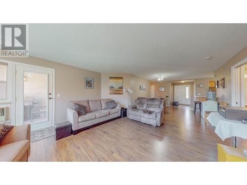 9307 62Nd Avenue Unit# 211, Osoyoos, BC - Indoor Photo Showing Living Room