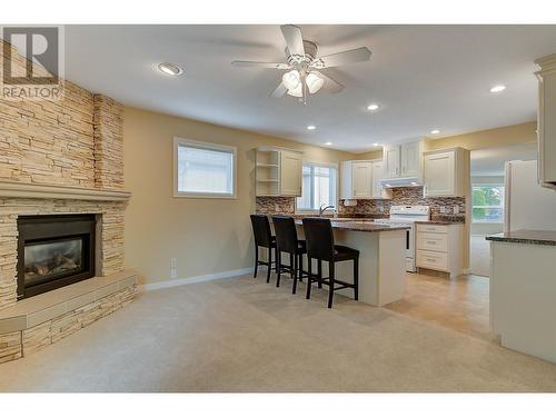 1201 Cameron Avenue Unit# 8, Kelowna, BC - Indoor With Fireplace