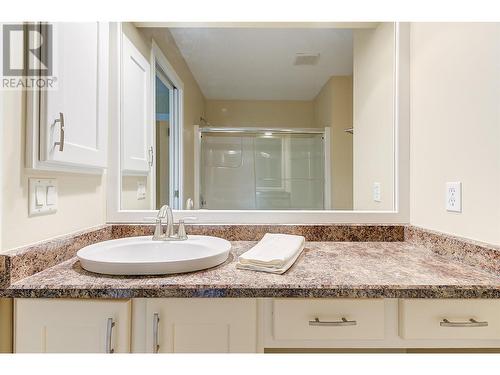 1201 Cameron Avenue Unit# 8, Kelowna, BC - Indoor Photo Showing Bathroom