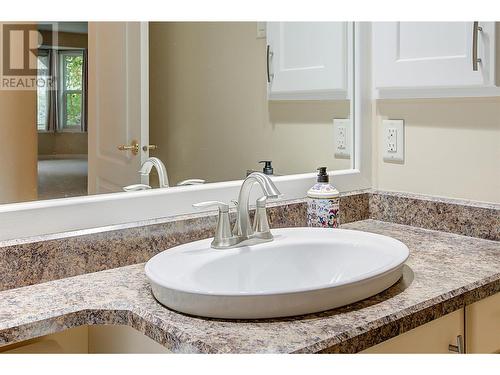 1201 Cameron Avenue Unit# 8, Kelowna, BC - Indoor Photo Showing Bathroom