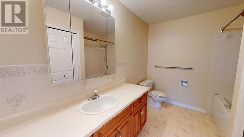 10120 108 Avenue, Fort St. John, BC - Indoor Photo Showing Bathroom