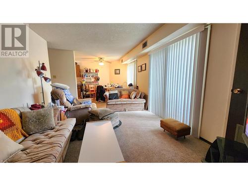 217-1560 Summit Drive, Kamloops, BC - Indoor Photo Showing Living Room