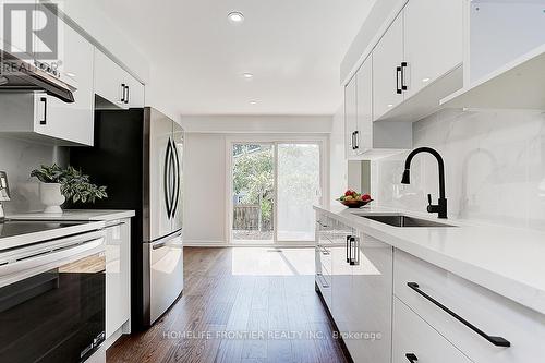 184 Placentia Boulevard, Toronto (Agincourt North), ON - Indoor Photo Showing Kitchen With Upgraded Kitchen