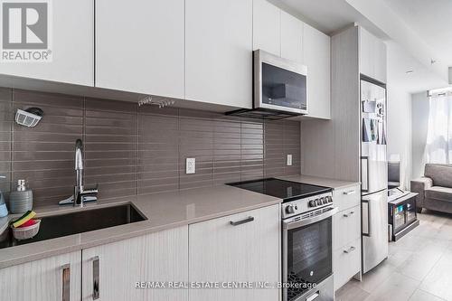 223 - 1787 St. Clair Avenue, Toronto (Weston-Pellam Park), ON - Indoor Photo Showing Kitchen With Upgraded Kitchen