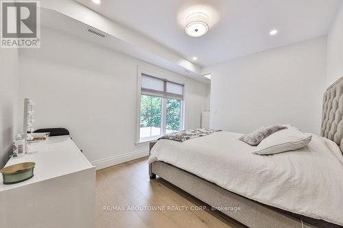 2409 Lakeshore Road, Burlington, ON - Indoor Photo Showing Bedroom