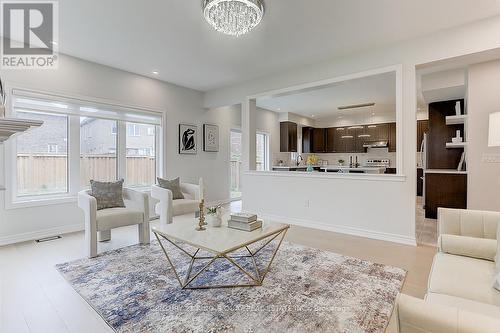 10 John Weddell Avenue, East Gwillimbury, ON - Indoor Photo Showing Living Room