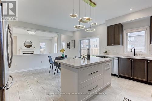 10 John Weddell Avenue, East Gwillimbury, ON - Indoor Photo Showing Kitchen