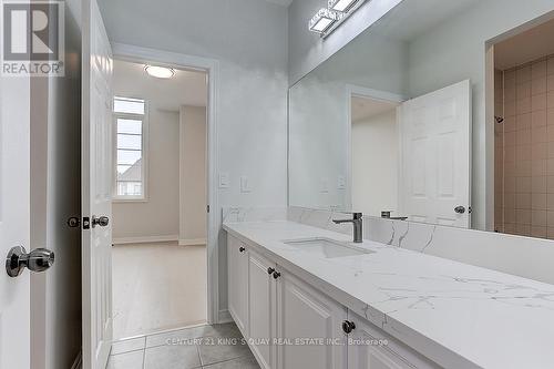 10 John Weddell Avenue, East Gwillimbury, ON - Indoor Photo Showing Bathroom